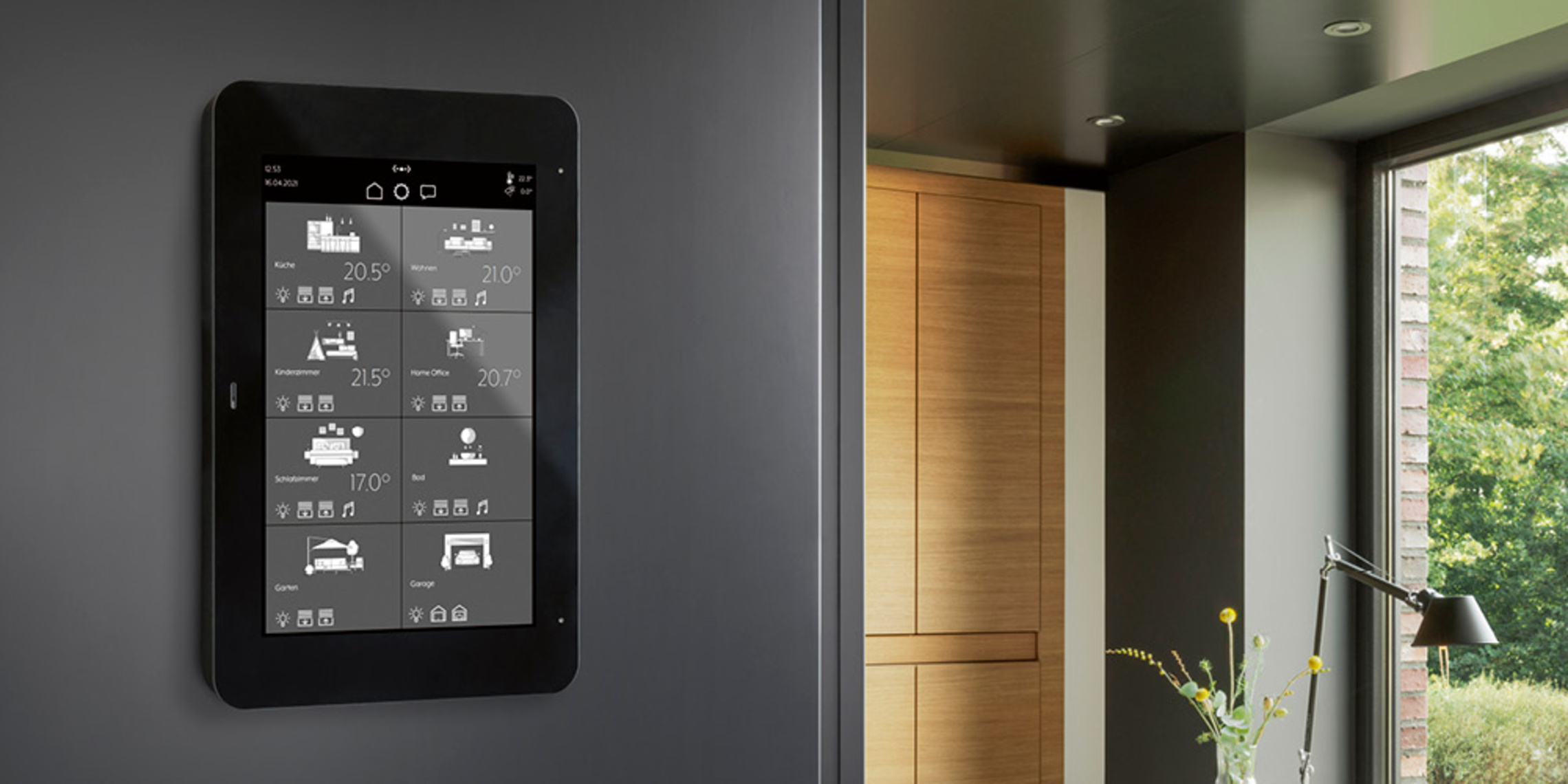 JUNG Smart Panel 8 bei Elektrobau Izzy in Frankfurt am Main